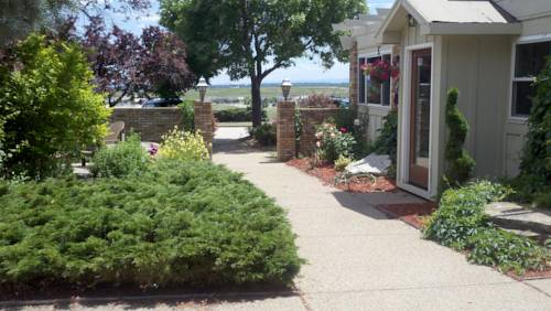 Hilltop Inn Broomfield Denver | 9009 Metro Airport Ave, Broomfield, CO 80021, USA | Phone: (303) 469-3900