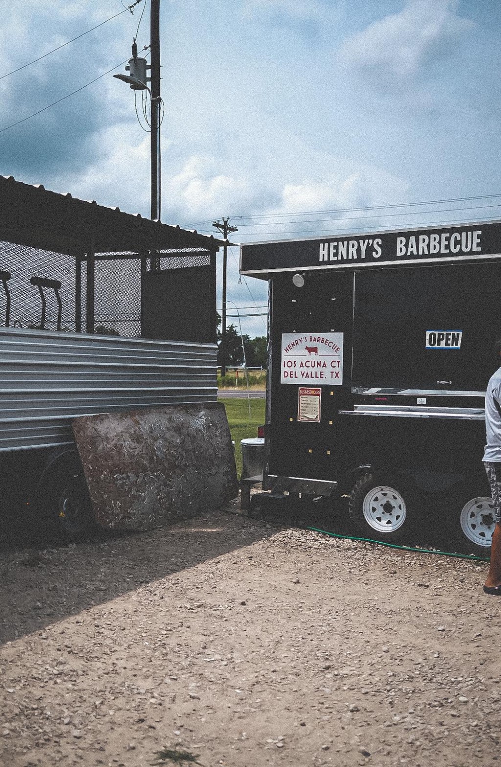 Henrys Barbecue | 2403 E Hwy 71, Del Valle, TX 78617, USA | Phone: (512) 599-4008