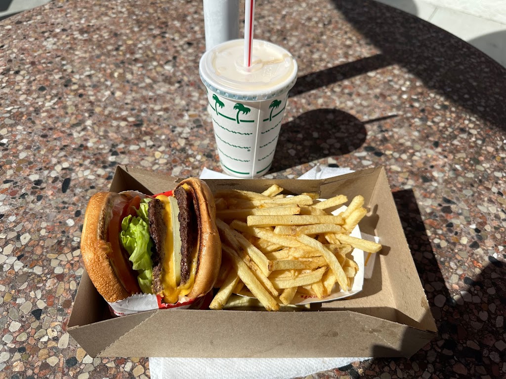 In-N-Out Burger | 594 W 19th St, Costa Mesa, CA 92627, USA | Phone: (800) 786-1000