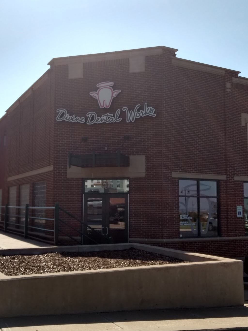 Divine Dental Works | 427 W Stone Wood Dr, Broken Arrow, OK 74012, USA | Phone: (918) 615-3580