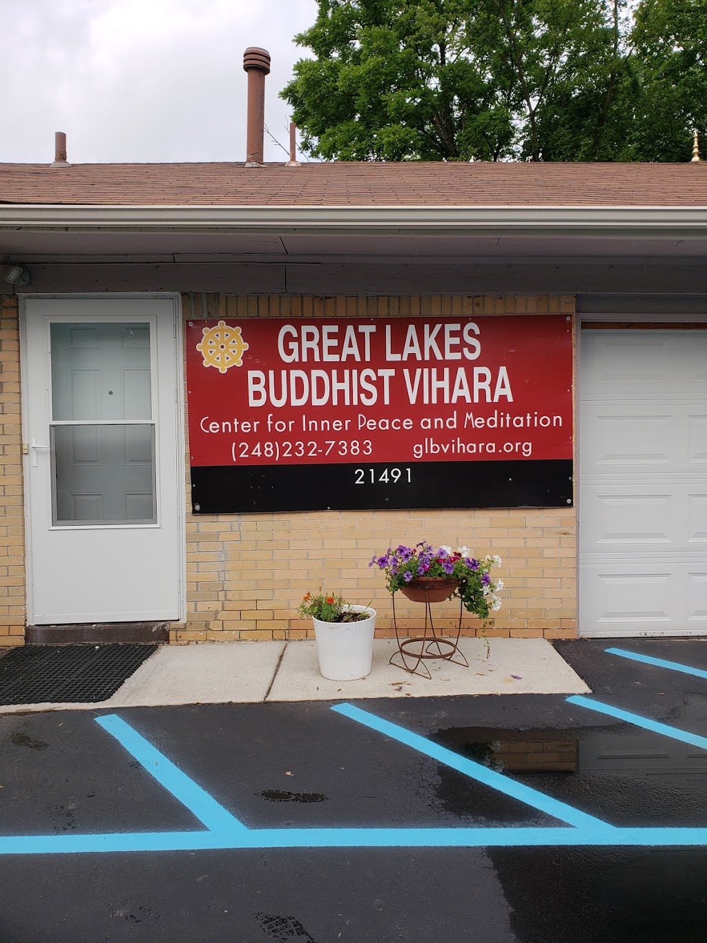 Great lakes buddhist vihara | 21491 Beech Rd, Southfield, MI 48033, USA | Phone: (248) 353-8155