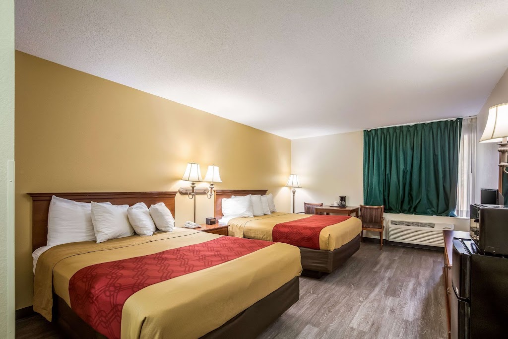 Econo Lodge Inn & Suites | 305 Salem Pl, Fairview Heights, IL 62208, USA | Phone: (618) 624-3636