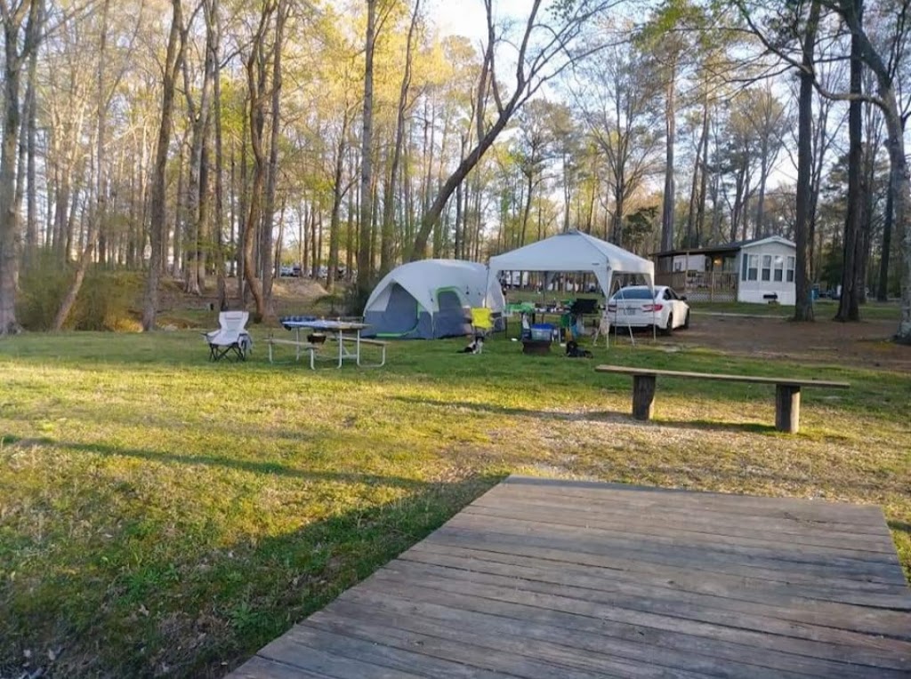 Isle of Wight Family Campground | 7651 Whispering Pines Trail, Windsor, VA 23487, USA | Phone: (757) 357-7211