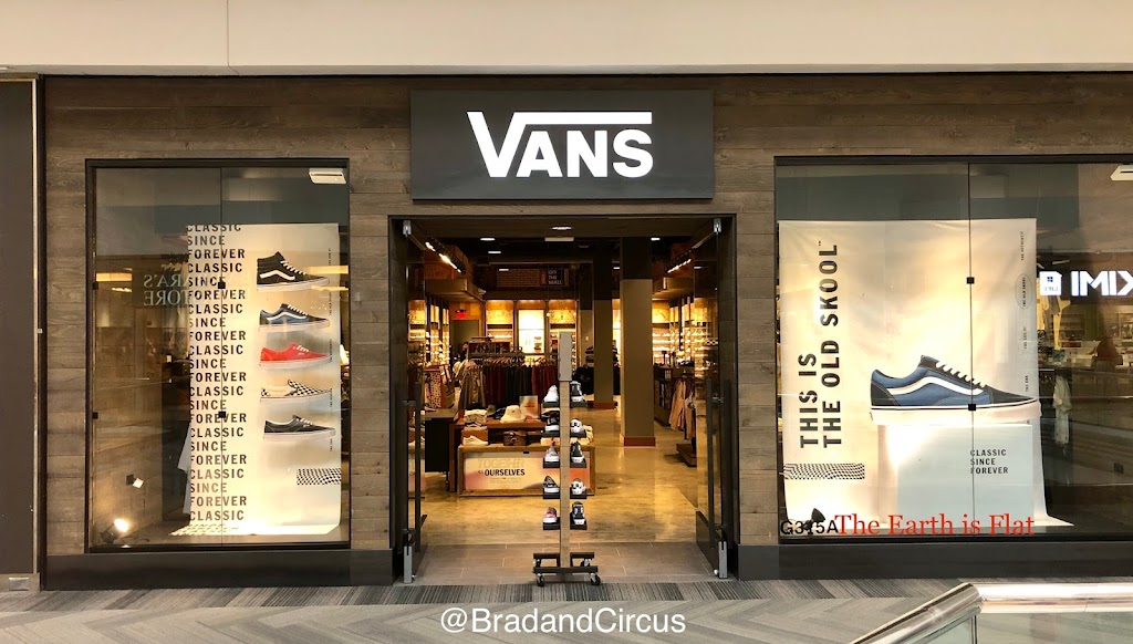 Vans | G315A, Woodfield Shopping Center, Schaumburg, IL 60173, USA | Phone: (847) 995-8642