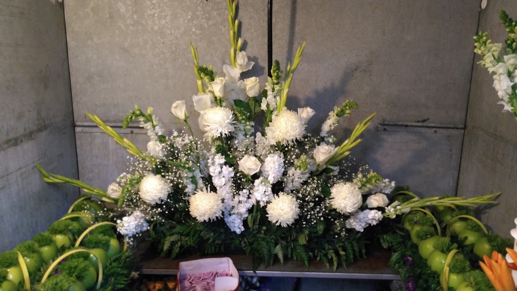 Bouquets By Carolyn | 920 Selby Ave, St Paul, MN 55104, USA | Phone: (651) 487-8122