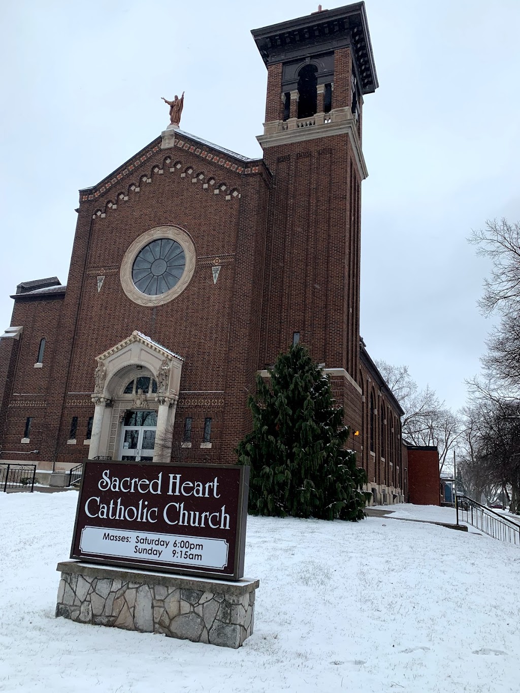 Sacred Heart Church | 1425 Divine St, LaSalle, ON N9J 0C5, Canada | Phone: (519) 734-7512