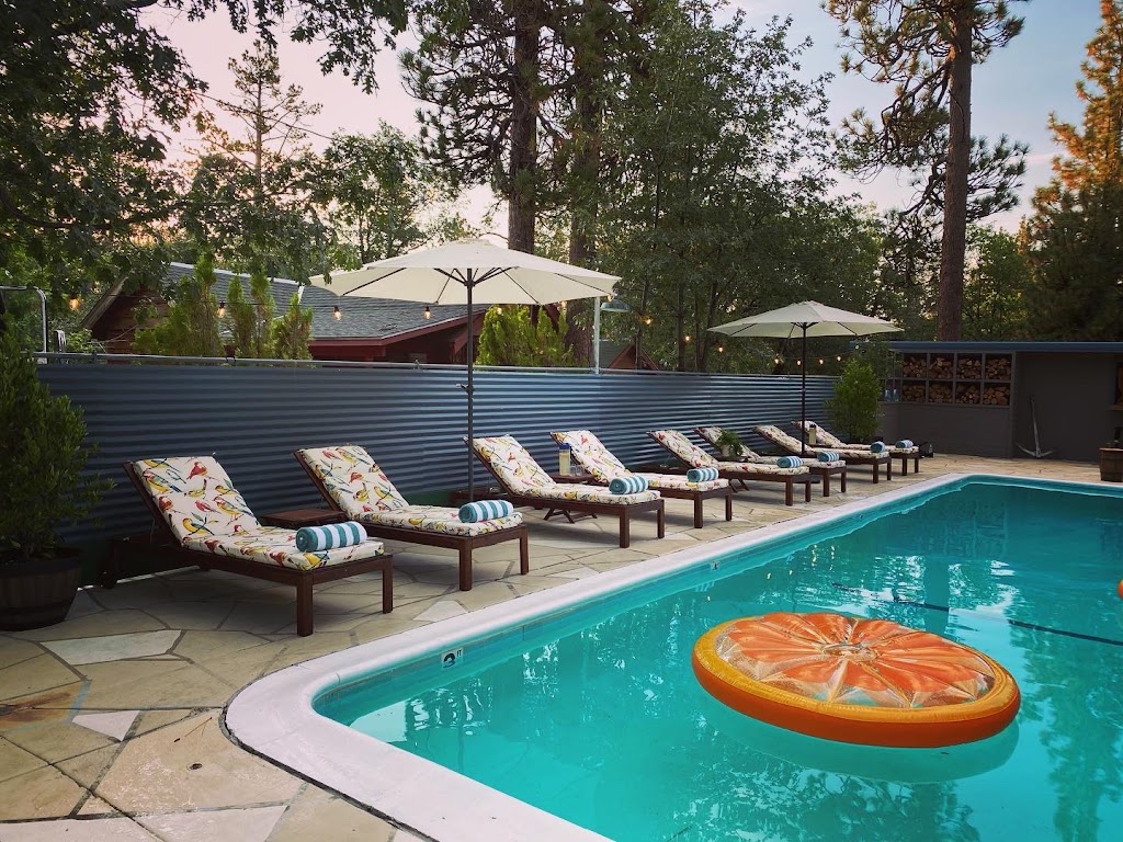 Oak Knoll Lodge | 949 Tulip Ln, Big Bear Lake, CA 92315, USA | Phone: (909) 866-2773