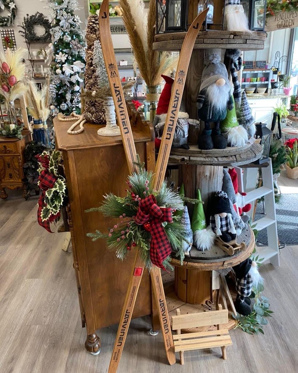 The Farmhaus Floral and Décor | 1150 Columbia Centre Dr, Columbia, IL 62236, USA | Phone: (618) 281-1910