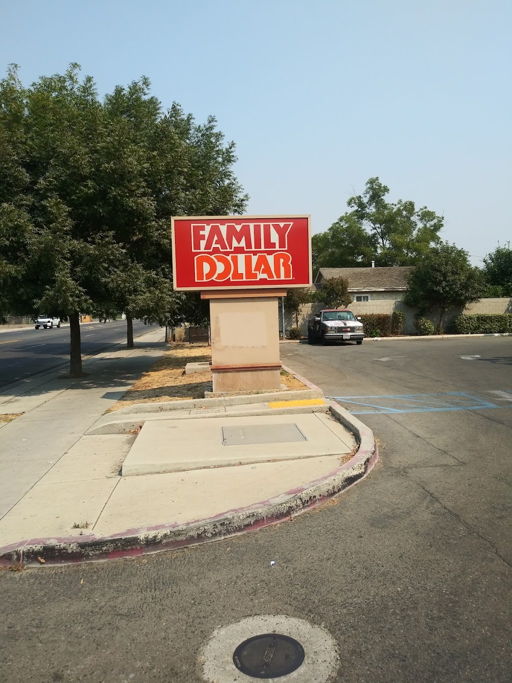 Family Dollar | 1610 N Dinuba Blvd, Visalia, CA 93291, USA | Phone: (559) 429-7782