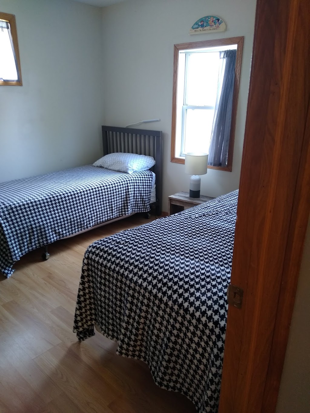 McMallard Vacation Rental - Lakefront 4 Bedroom | W9772 Mallard Cir, Beaver Dam, WI 53916, USA | Phone: (920) 382-6829