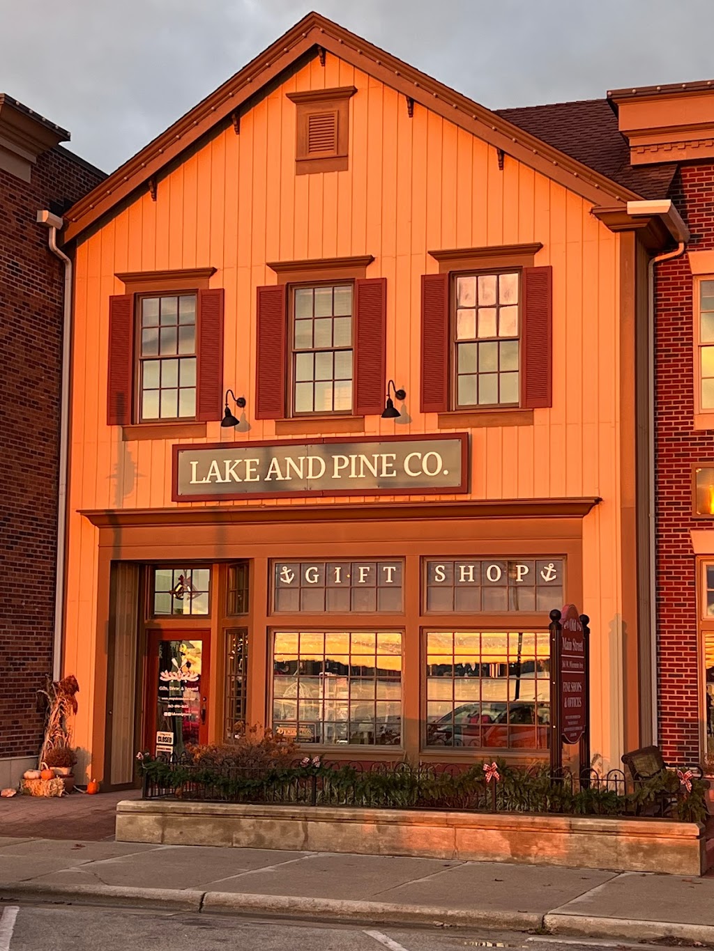 LAKE AND PINE CO.| Gift Boutique | 161 Wisconsin Ave #1D, Pewaukee, WI 53072, USA | Phone: (262) 696-4683