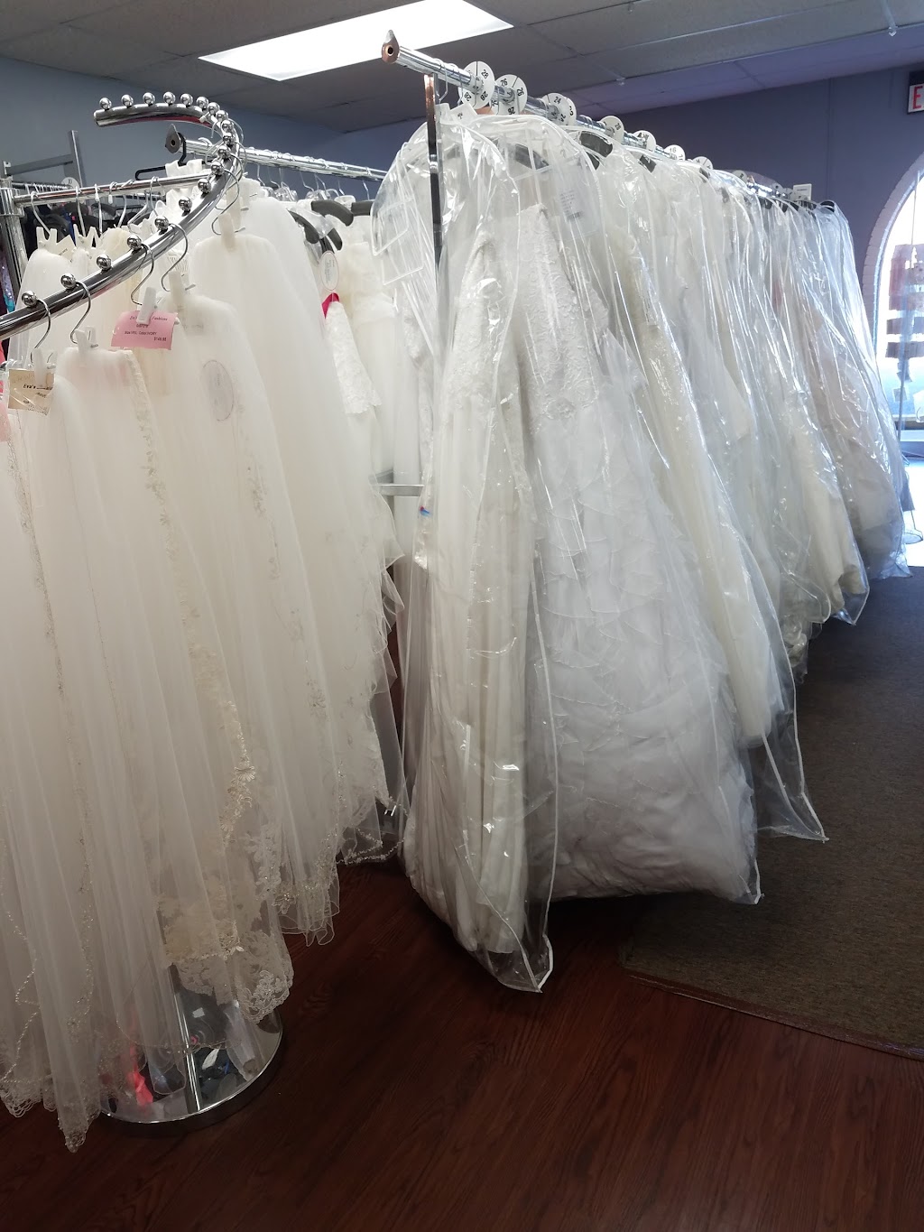 Evas Bridal & Fashion | 6227 Middlebelt Rd, Garden City, MI 48135, USA | Phone: (734) 422-5390