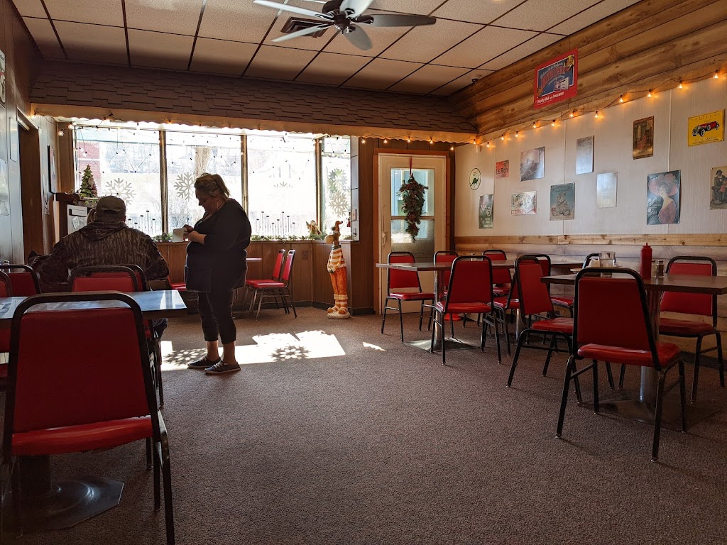 Moms Cafe & Catering | 422 Main St, Plattsmouth, NE 68048, USA | Phone: (402) 296-3000