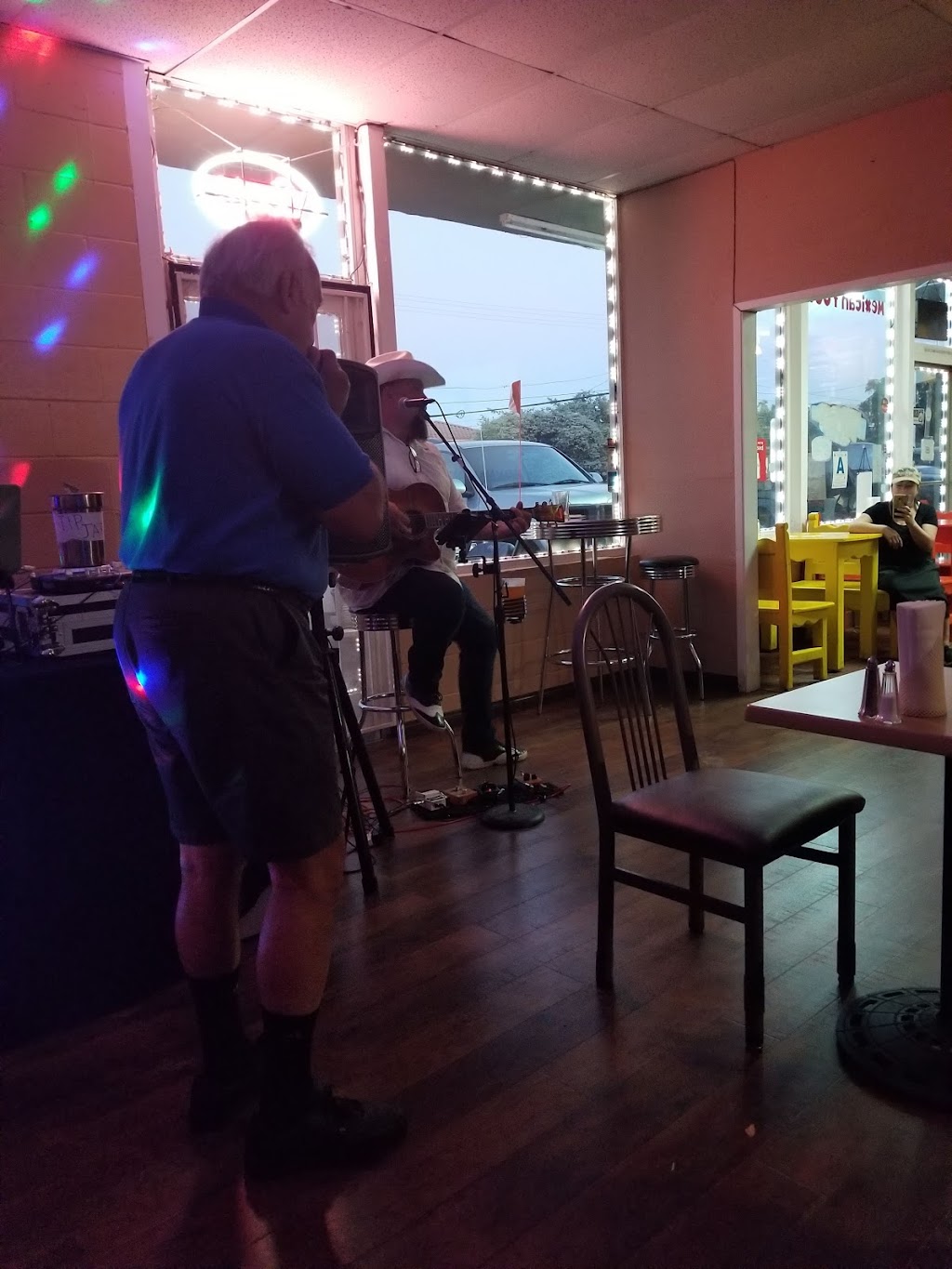 La Cresta Restaurant and Caffé | 1331 La Cresta Blvd, El Cajon, CA 92021, USA | Phone: (619) 938-3436