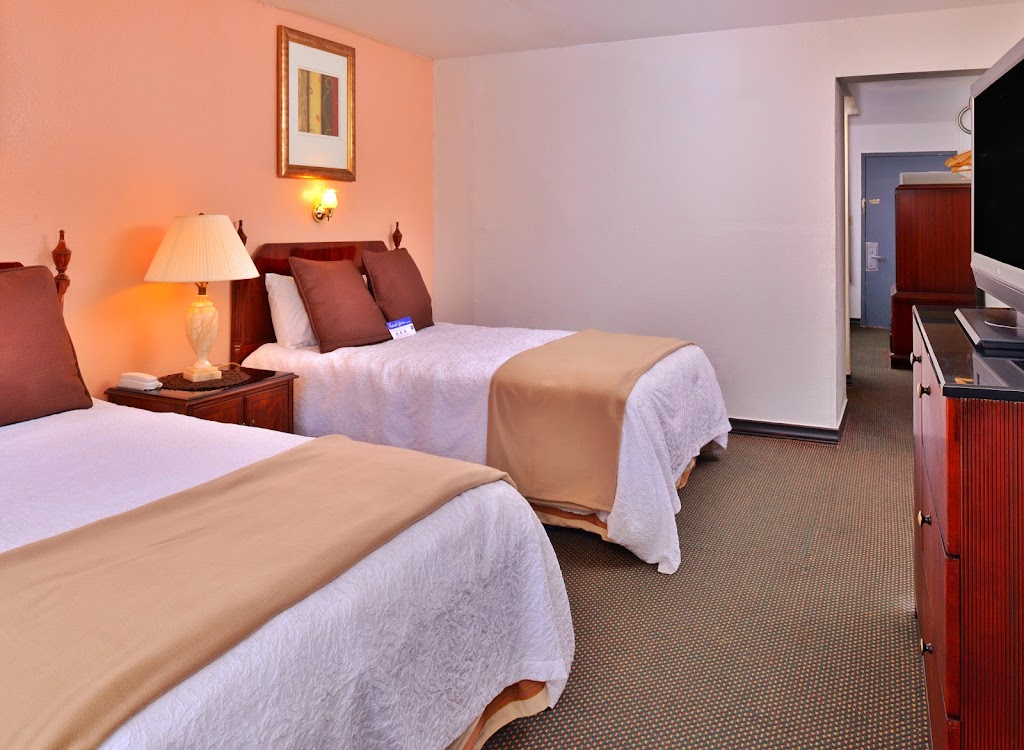 Castle Inn & Suites Chickasha | 2901 S 4th St, Chickasha, OK 73018, USA | Phone: (405) 222-2205