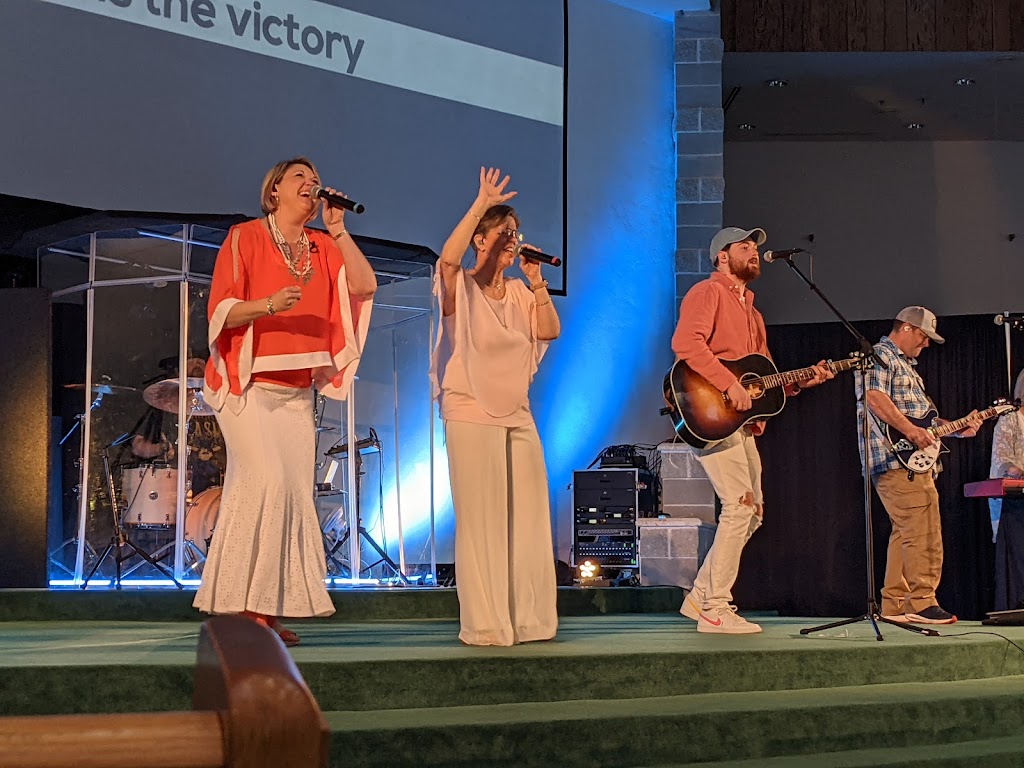 Connection Point Church | 193 E Lavista St, Fruitland Park, FL 34731, USA | Phone: (352) 443-5800