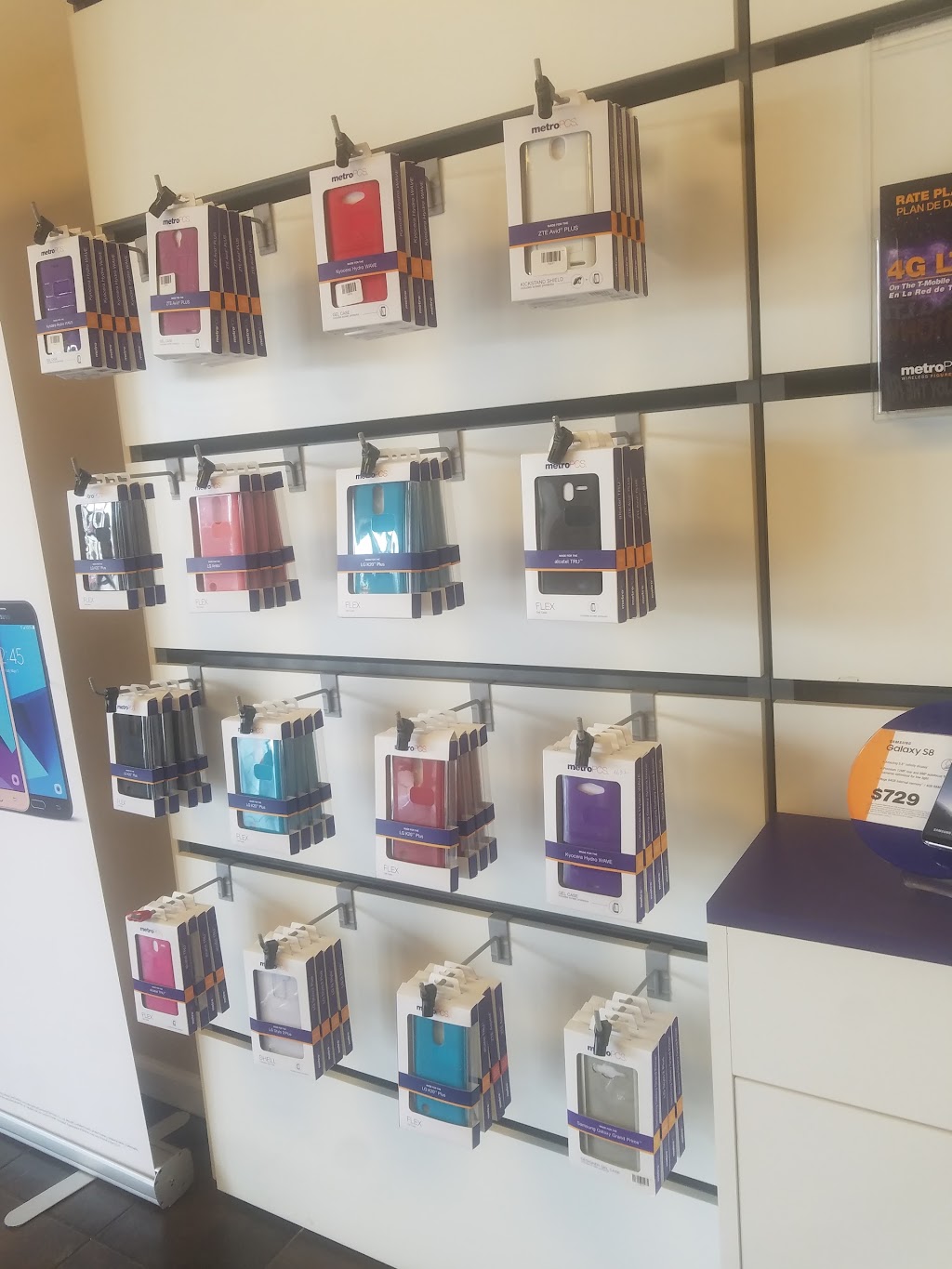 Metro by T-Mobile | 4000 Central Ave SW Ste B, Albuquerque, NM 87105, USA | Phone: (505) 503-6432