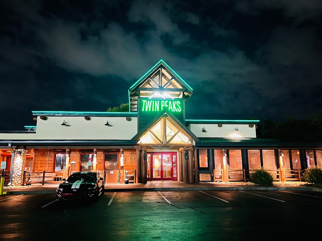 Twin Peaks Restaurant | 2475 George Busbee Pkwy NW, Kennesaw, GA 30144, USA | Phone: (678) 348-1605