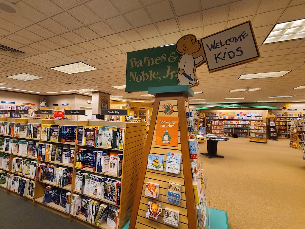 Barnes & Noble | 140 Rockland Plaza, Nanuet, NY 10954, USA | Phone: (845) 624-2920