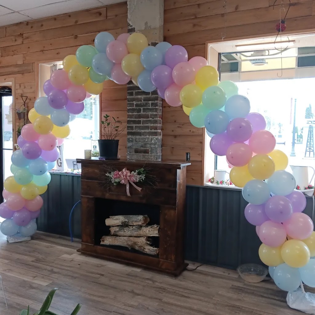 Blooms and Balloons | 102 W Main St, Gas City, IN 46933, USA | Phone: (765) 674-3103