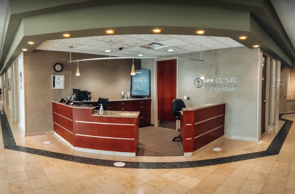 LifeClinic Chiropractic & Rehabilitation - Lakeville, MN | 18425 Dodd Blvd, Lakeville, MN 55044, USA | Phone: (952) 232-1330