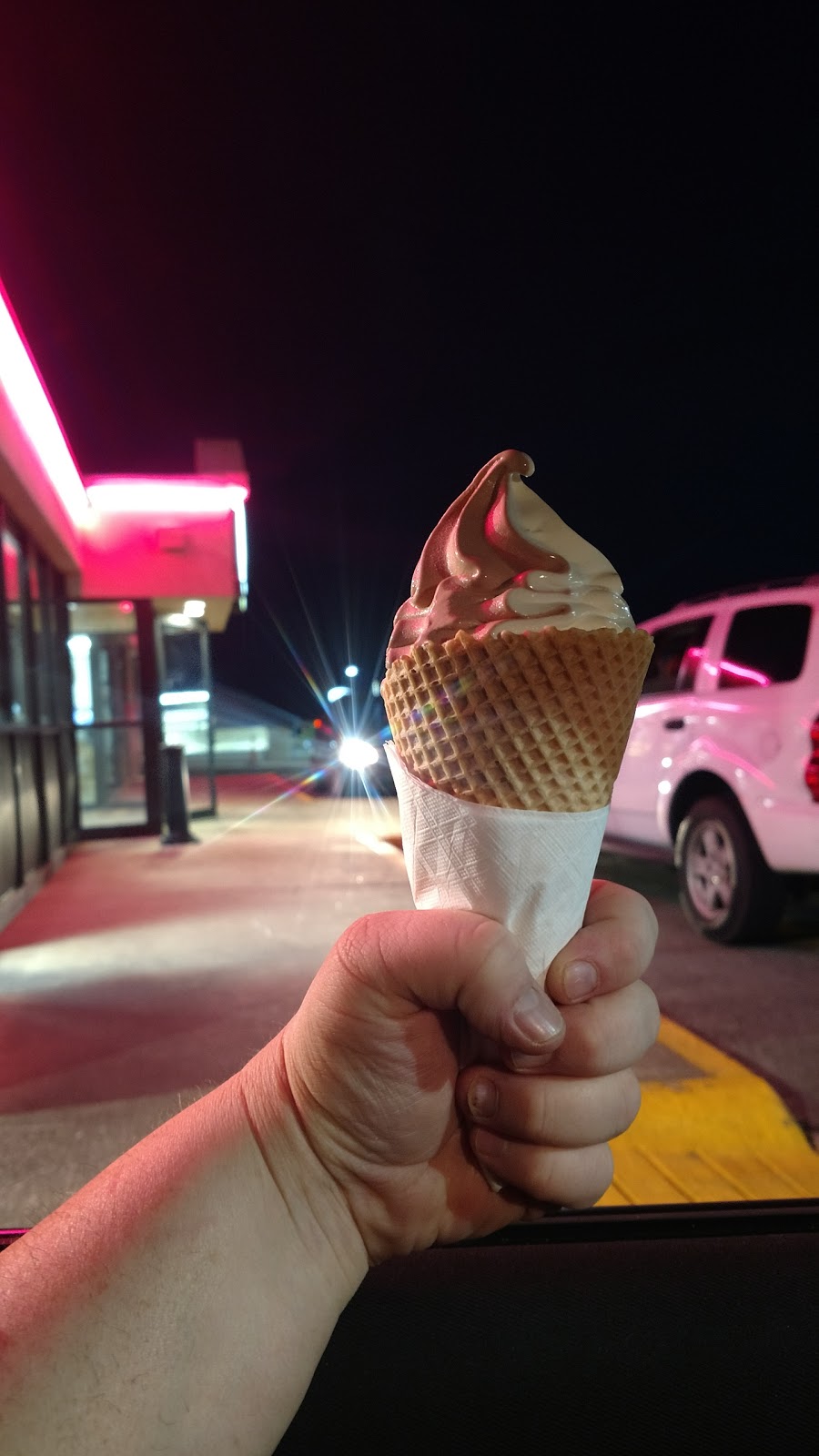 Braums Ice Cream and Burger Restaurant | 3100 S Harrah Rd, Harrah, OK 73045, USA | Phone: (405) 391-4700