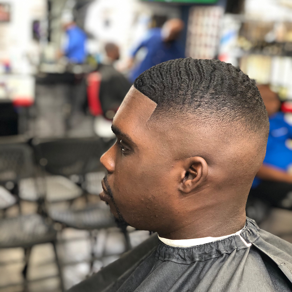 Geno Cuts of Prolific Cuts & Art Studio | 2109 Summer Lee Dr #103, Rockwall, TX 75032, USA | Phone: (972) 265-9381