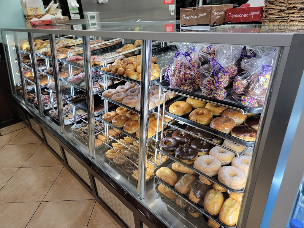 Winchells Donut House | 9844 Sierra Ave E, Fontana, CA 92335, USA | Phone: (909) 320-8150