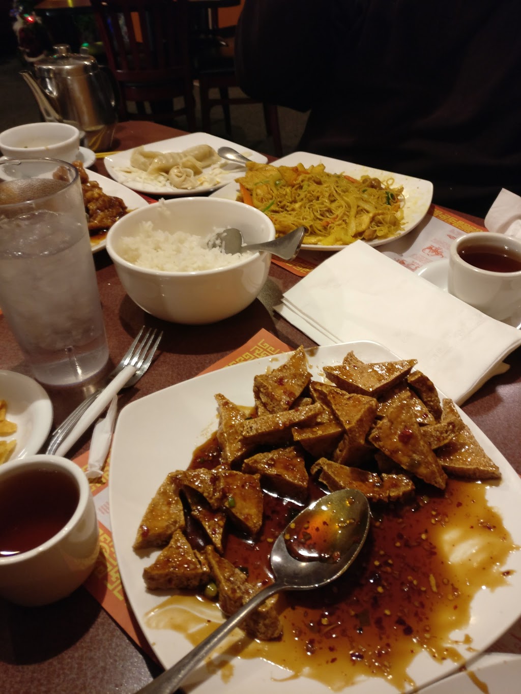 Red Wok | 9322 N Oak Trafficway, Kansas City, MO 64155, USA | Phone: (816) 468-8868