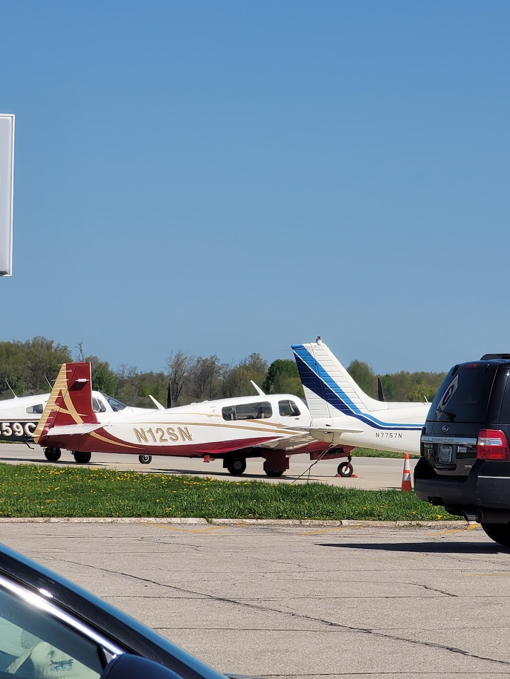 Lorain County Regional Airport | 44050 Russia Rd, Elyria, OH 44035, USA | Phone: (440) 323-7000