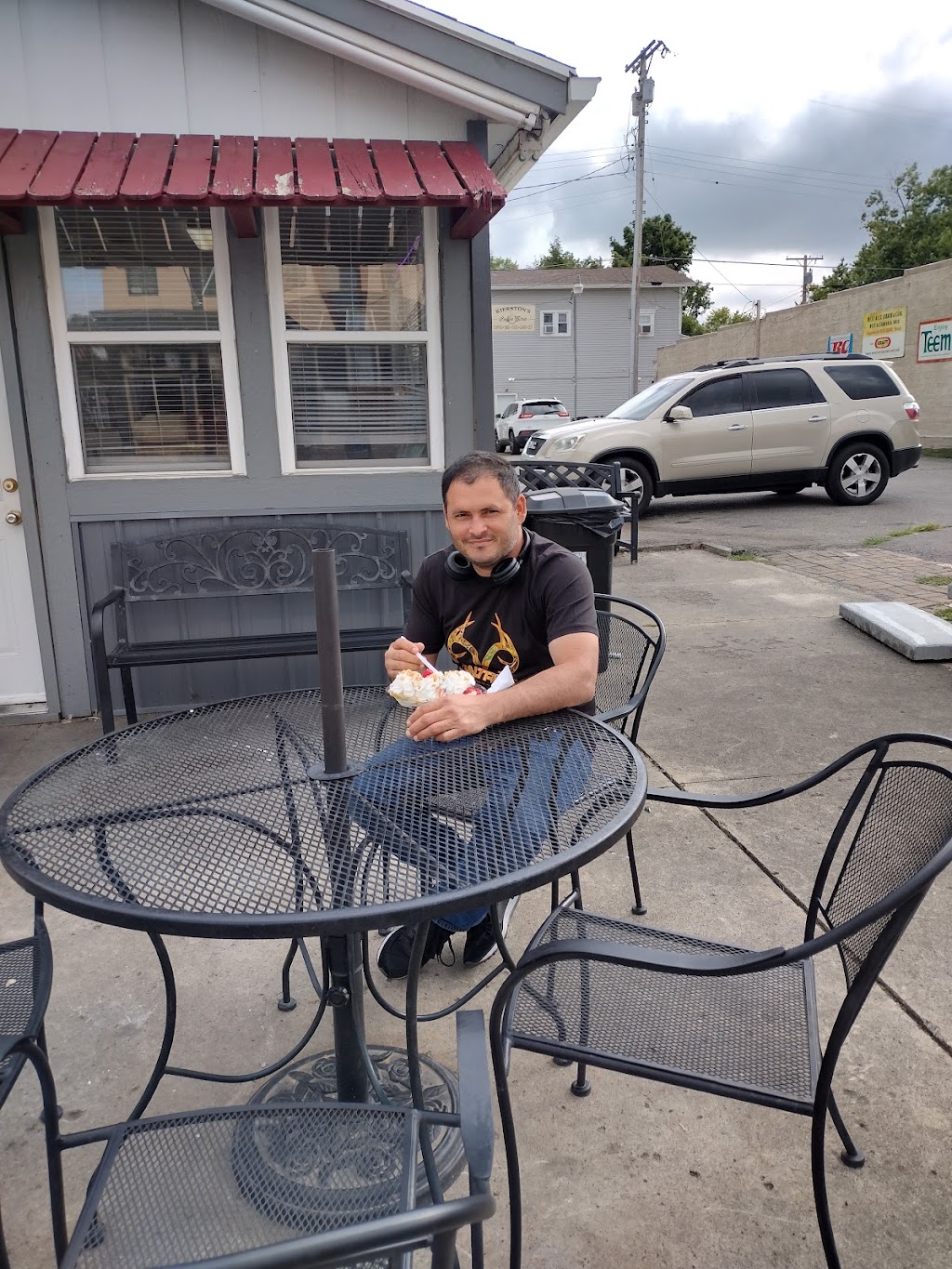 Frostbite Ice Cream & Diner | 2 W Dayton St, West Alexandria, OH 45381, USA | Phone: (937) 839-9006