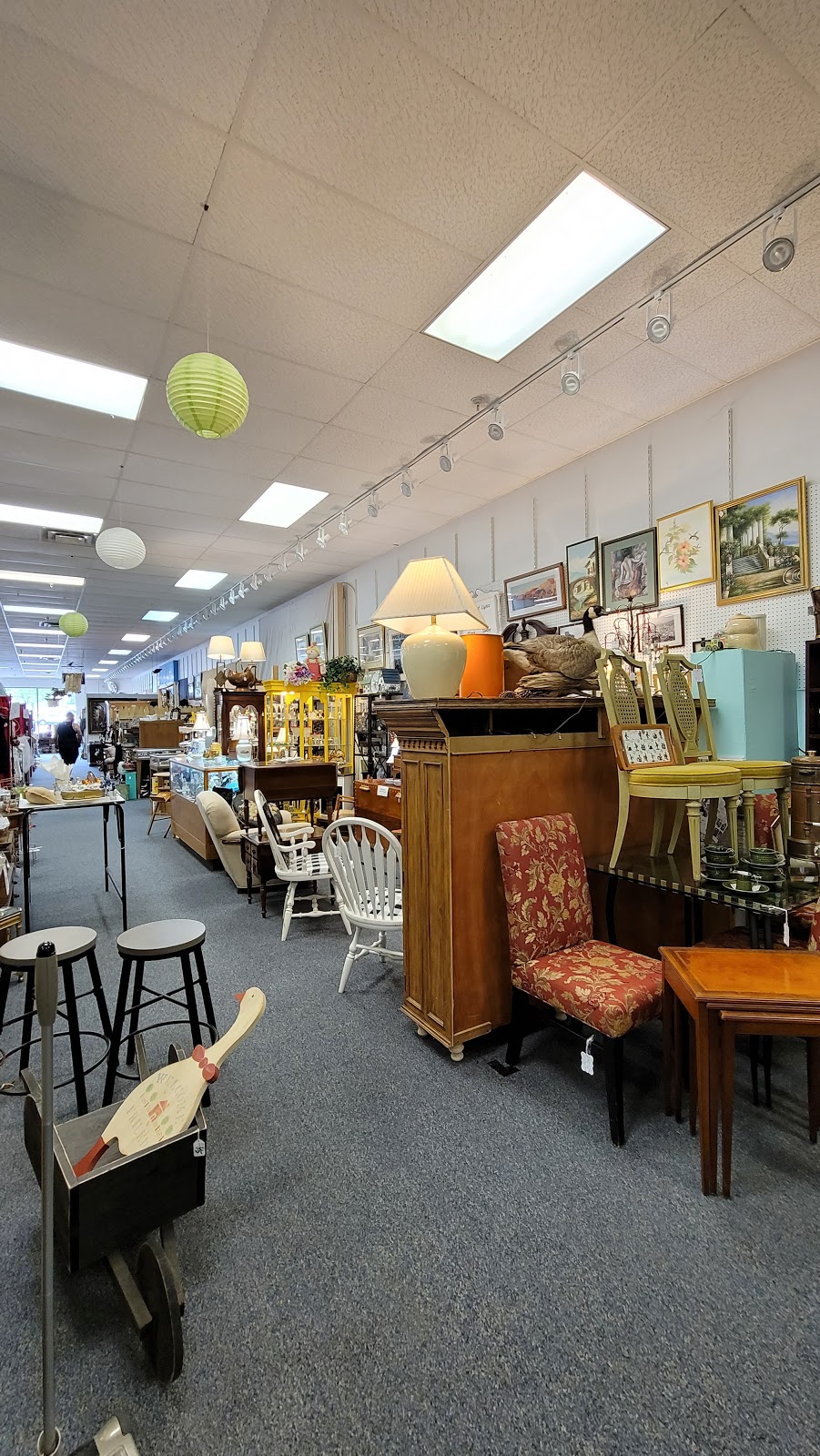 Odd Balls Collectibles & Claire’s Antiques | 7580 W Broad St, Richmond, VA 23294, USA | Phone: (804) 356-3531