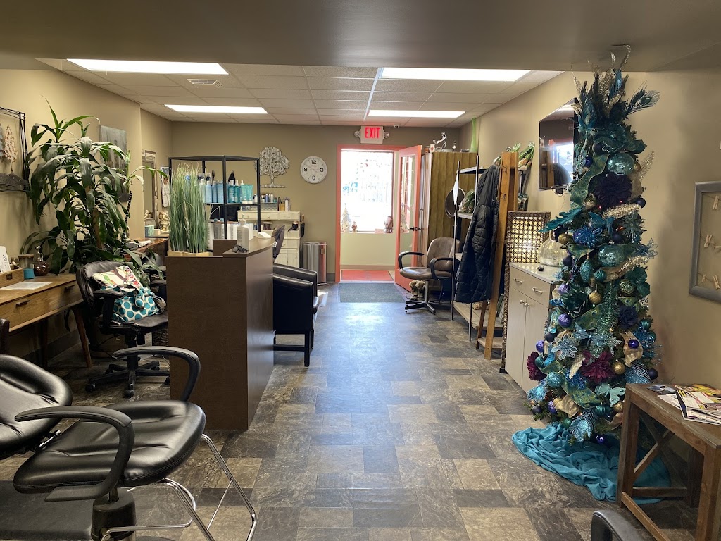 Carl & Christys Salon | 1705 McPherson Ave, Council Bluffs, IA 51503, USA | Phone: (712) 322-1625