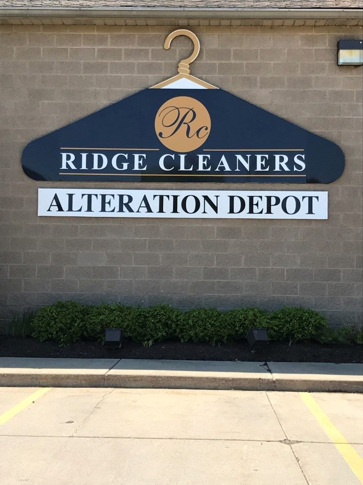 Ridge Cleaners - Dry Cleaning Cleveland Area | 32805 Pin Oak Pkwy, Avon Lake, OH 44012, USA | Phone: (440) 930-7300