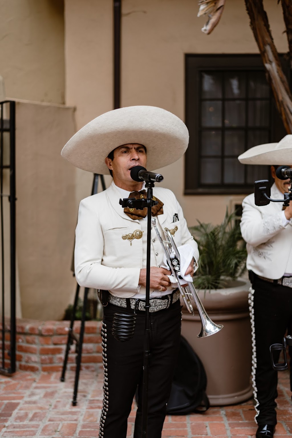 Mariachi Alas De Jalisco | 2922 W Main St, Visalia, CA 93291, USA | Phone: (559) 334-3080