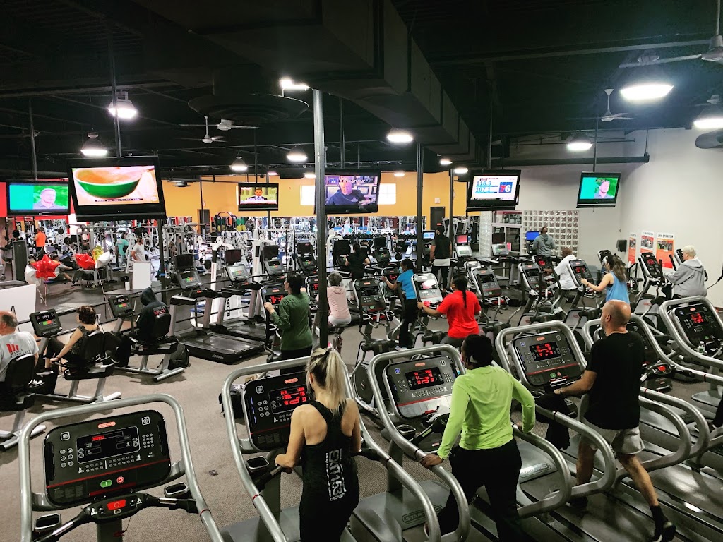 Crunch Fitness - Verona | 309 Pompton Ave, Verona, NJ 07044, USA | Phone: (973) 857-2500