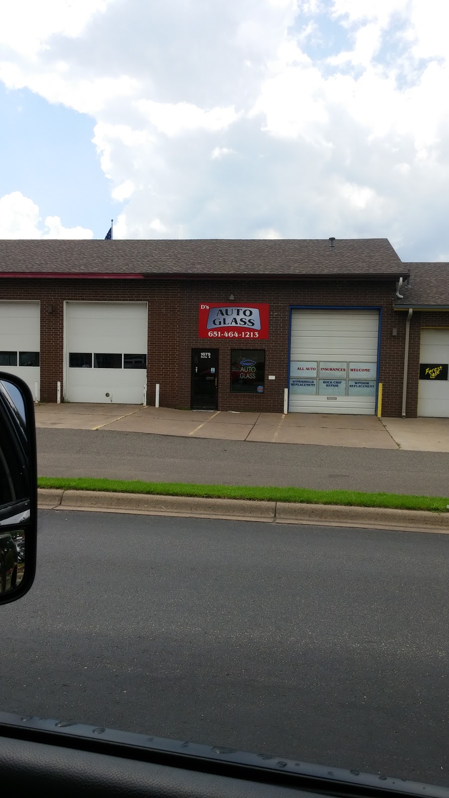 Ds Auto Glass | 1079 W Broadway Ave #B, Forest Lake, MN 55025, USA | Phone: (651) 464-1213