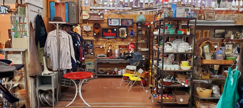 Stars & Splendid Antiques Mall | 7030 SE Milwaukie Ave, Portland, OR 97202, USA | Phone: (503) 235-5990