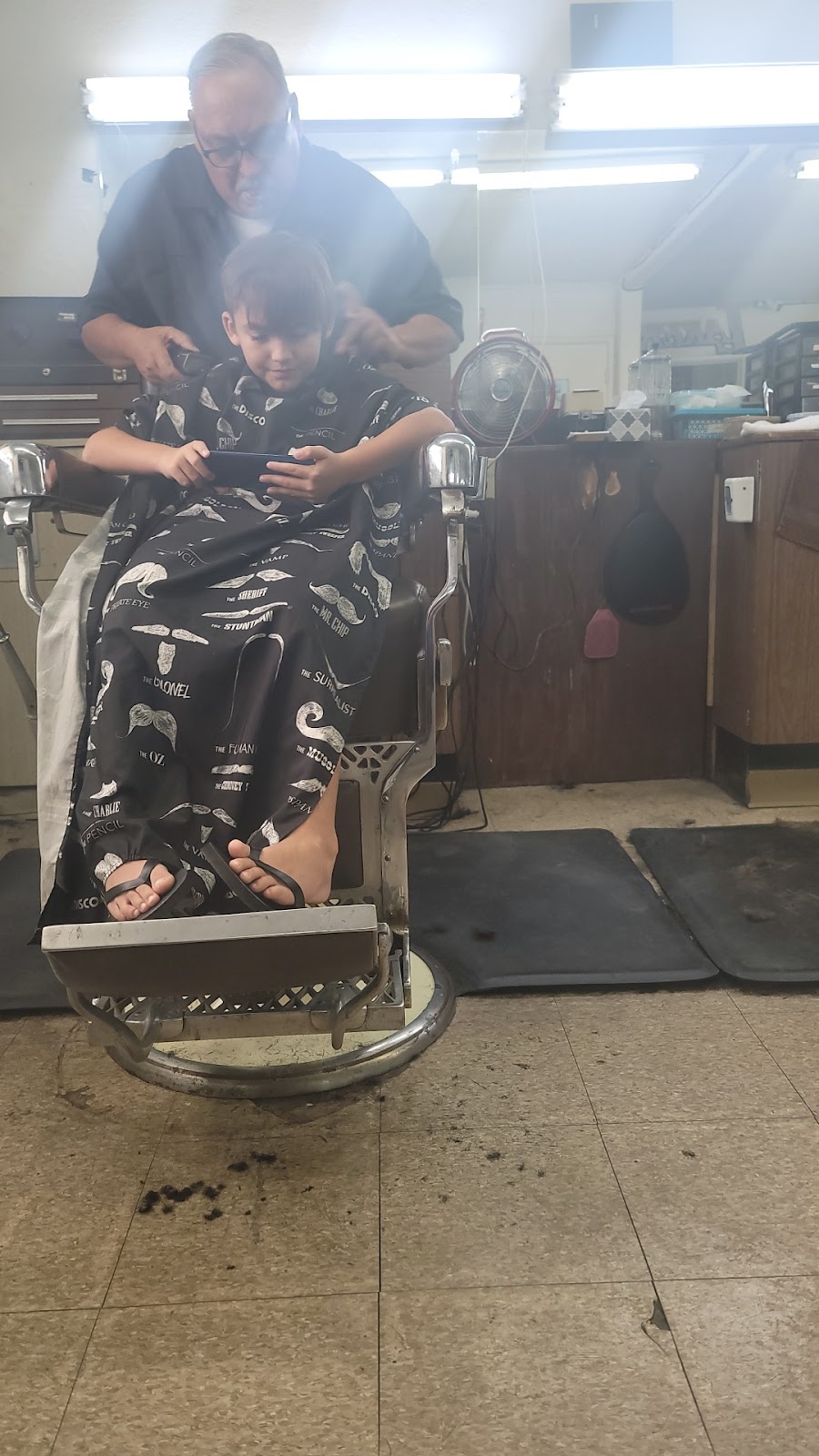 Newbys Barber Shop | 16294 Main St, Hesperia, CA 92345, USA | Phone: (760) 948-9916