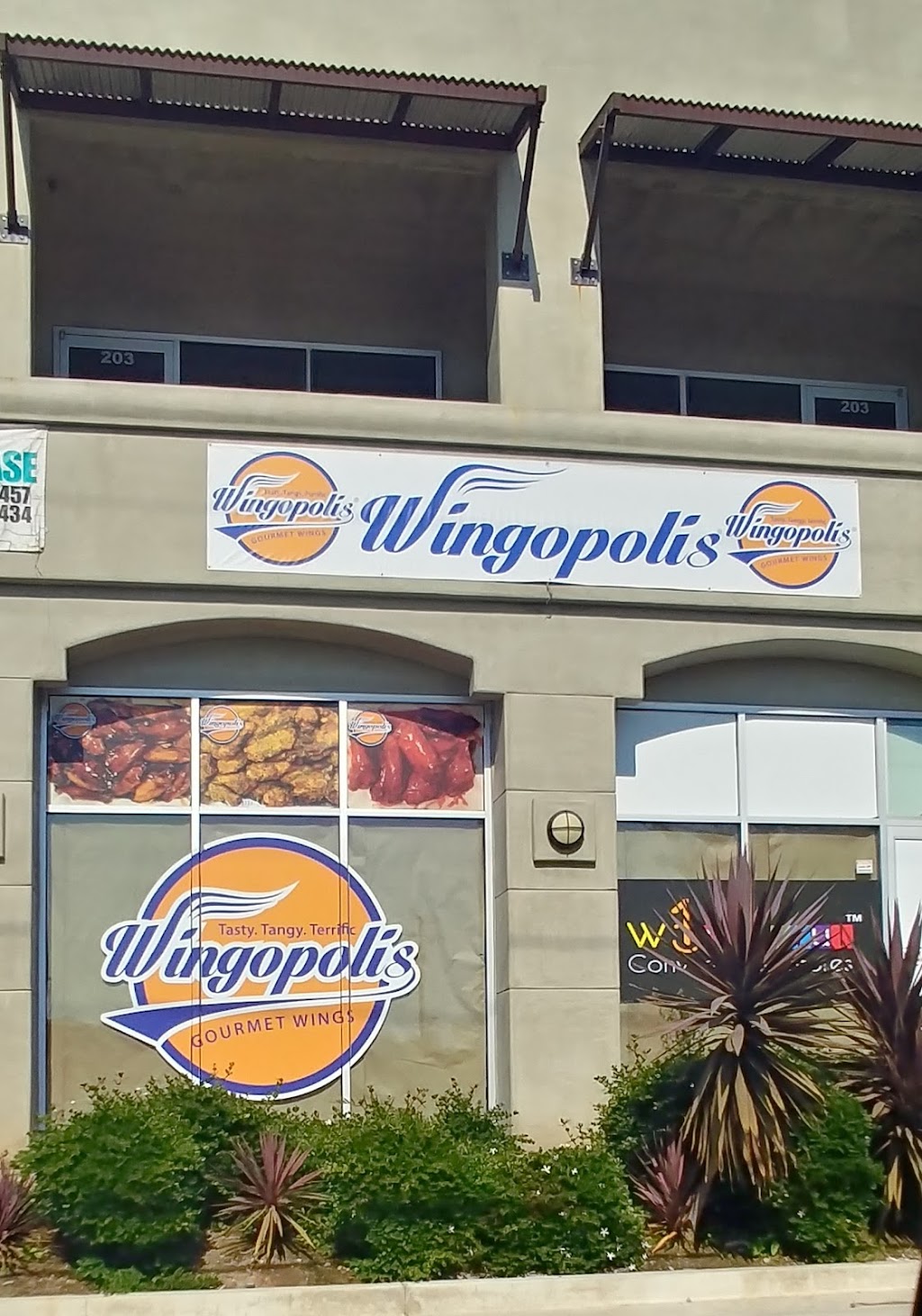 Wingopolis Restaurants | 740 Centinela Ave Ste. 101, Inglewood, CA 90302, USA | Phone: (310) 910-0271