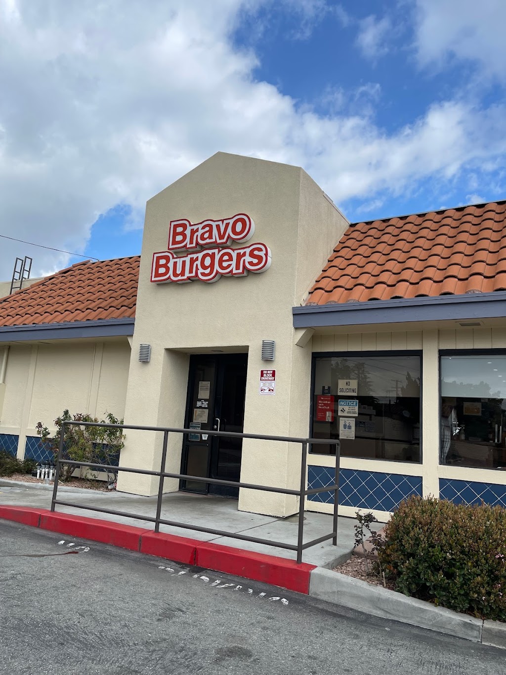 Bravo Burgers | 1215 N White Ave #456, Pomona, CA 91768, USA | Phone: (909) 622-0855