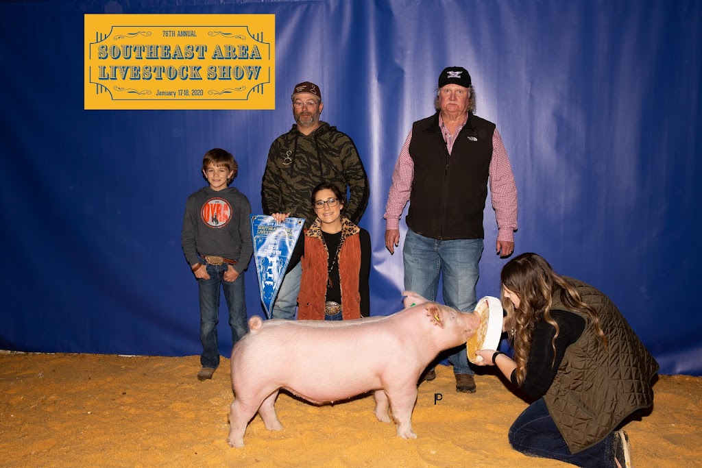 Winter Livestock & Feed -Show Pigs | 6101 Radio Rd, El Reno, OK 73036, USA | Phone: (405) 550-6616