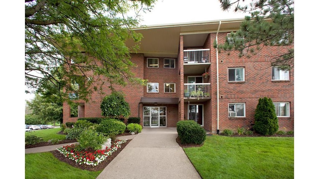 Squire Court Apartments | 80 Rockwood Ave, St. Catharines, ON L2P 3P2, Canada | Phone: (905) 988-9588