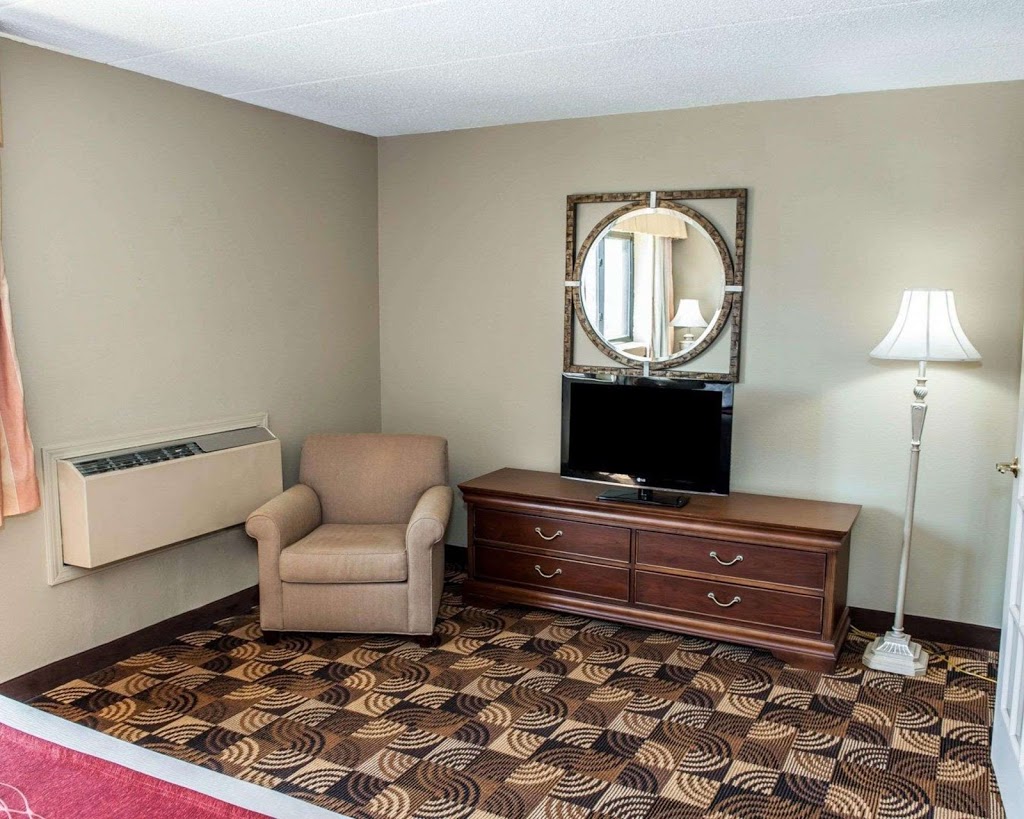 Comfort Inn & Suites North At The Pyramids | 9090 Wesleyan Rd, Indianapolis, IN 46268, USA | Phone: (317) 662-2958