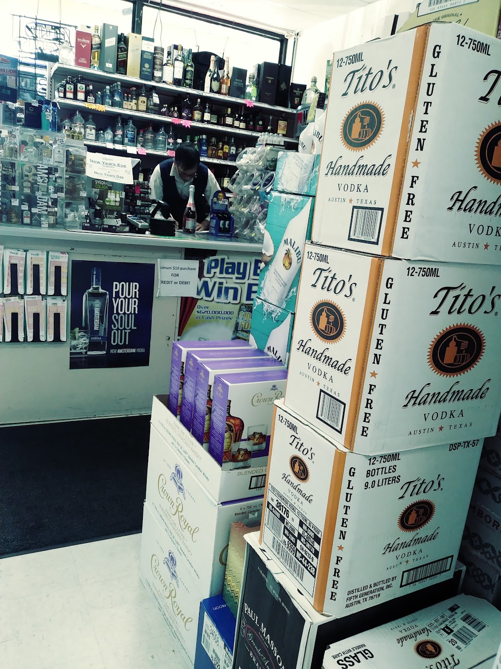 Town Liquor | 5365 N Socrum Loop Rd, Lakeland, FL 33809, USA | Phone: (863) 853-9069