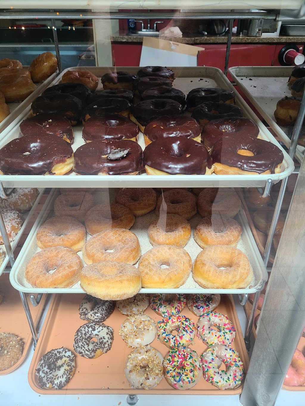 Winchells Donut House | 10000 W 44th Ave, Wheat Ridge, CO 80033, USA | Phone: (303) 423-1231