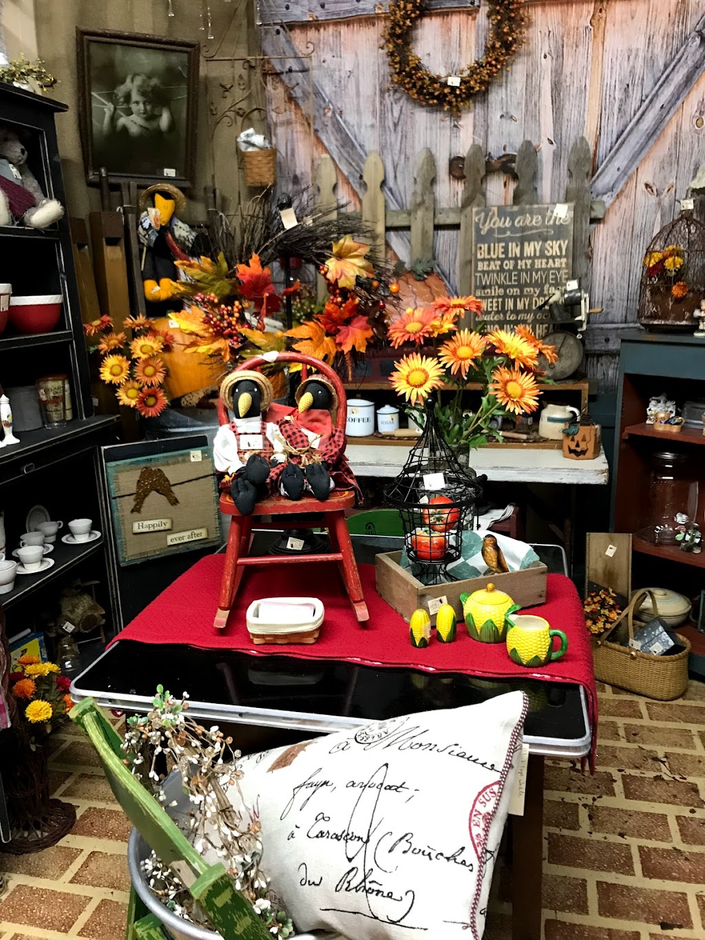 Black Cat Vintage & Antique Furniture | 708 W 100 N, Greenfield, IN 46140, USA | Phone: (317) 441-7106