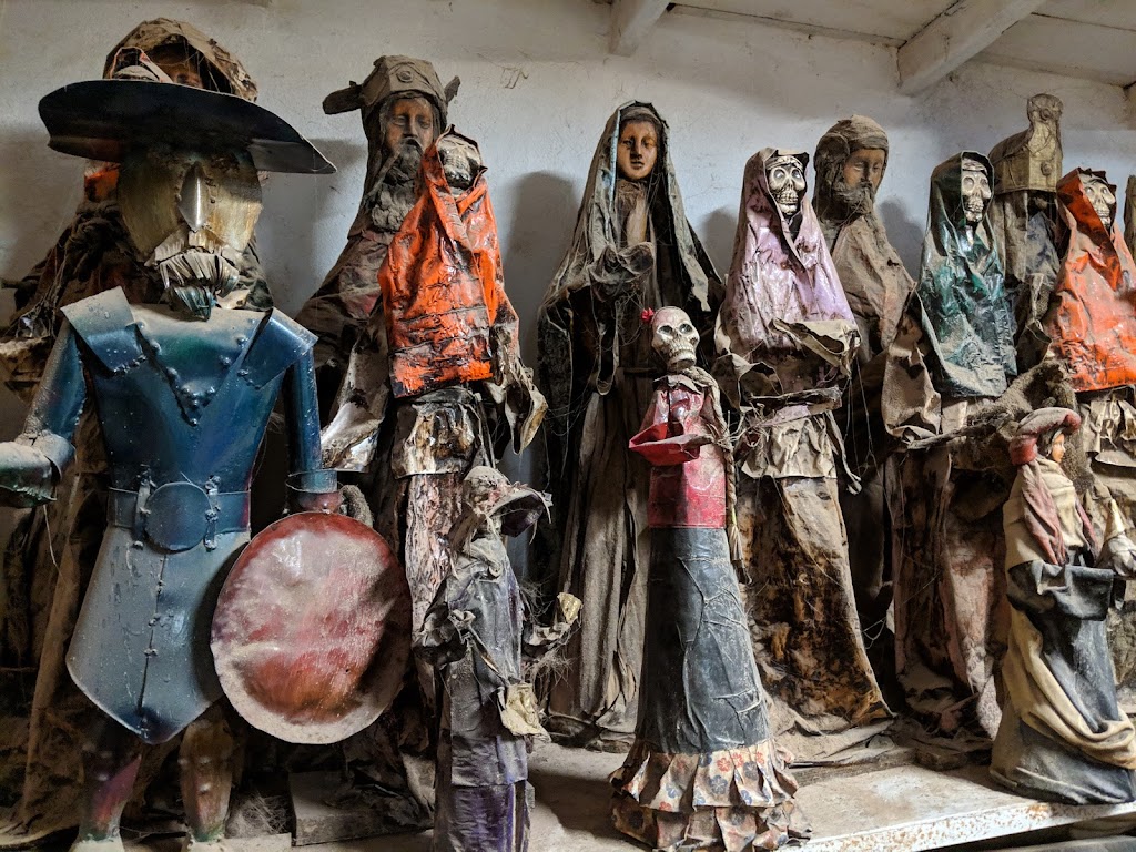 Curios La Piñata - Muebles Rusticos | México 1 742, Villas de Rosarito, 22713 Rosarito, B.C., Mexico | Phone: 664 440 3974