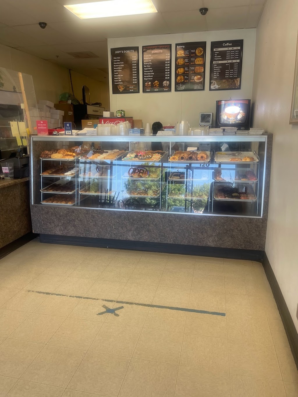 Judy’s Donuts | 1365 N Willow Ave, Clovis, CA 93619, USA | Phone: (559) 322-1951