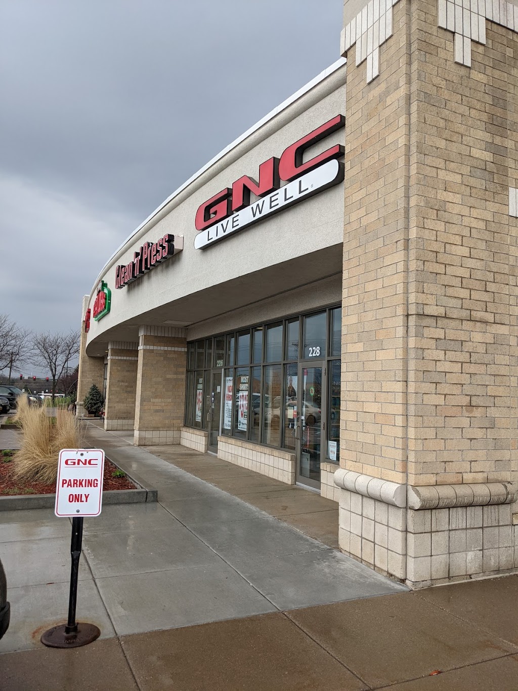 GNC | 228 Pioneer Trail, Chaska, MN 55318 | Phone: (952) 368-3389